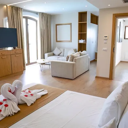 Vinea Hotel *