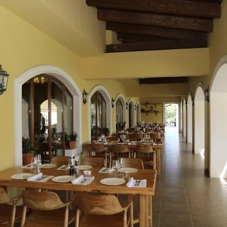 Vinea Hotel Arape-Rashbulli