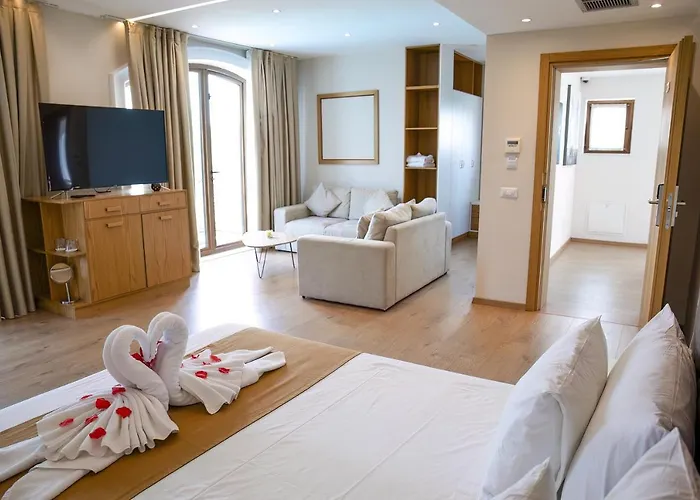 Vinea Hotel *